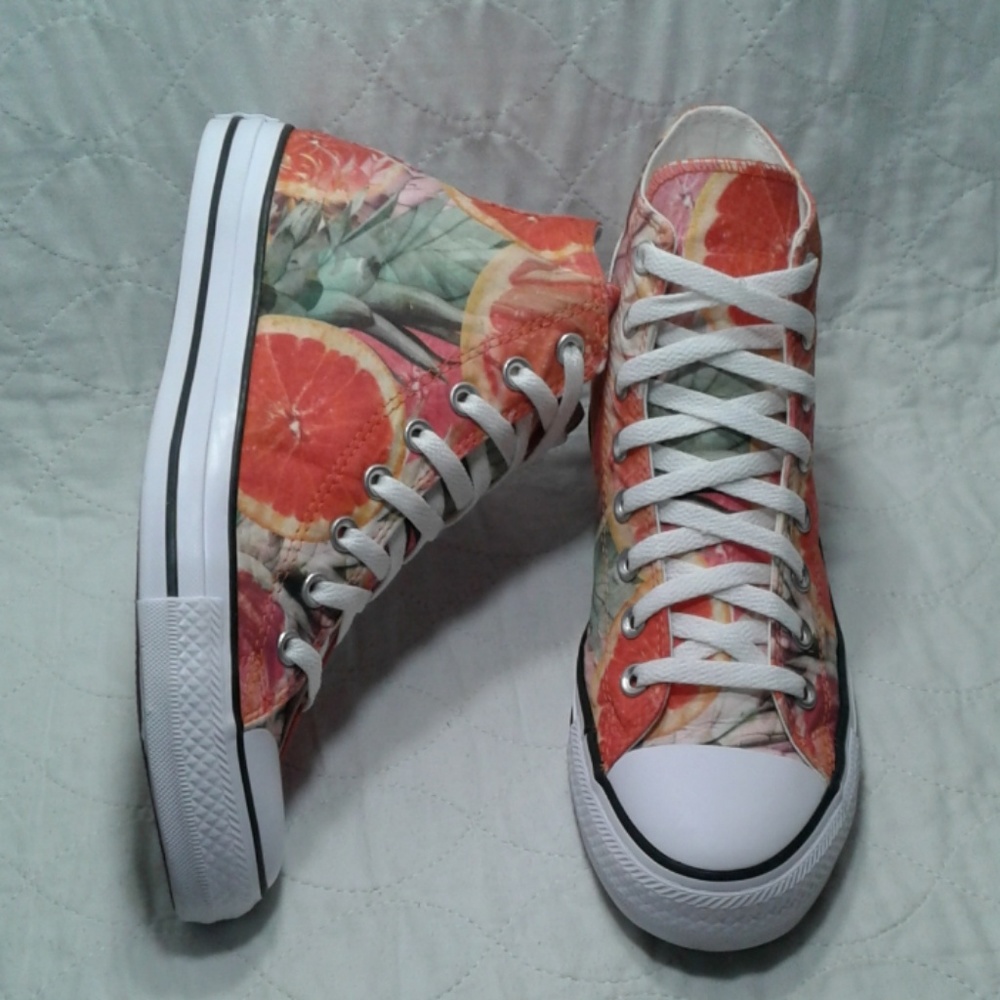 CONVERSE hi top mint condition sz 8 Men's